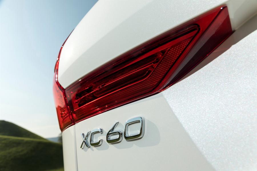Логотип Volvo XC60 T8 Inscription 2017 года  (WW) (фото 25 из 40)